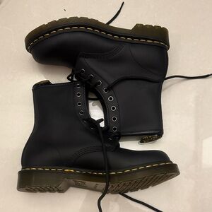 !!!SOLD!!!NEW Dr. Martens 1460 Leather Boots US 9